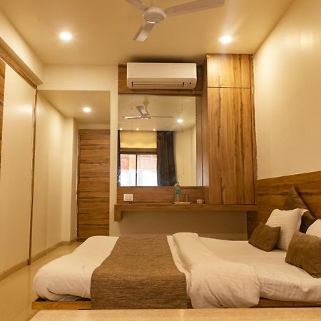 Adarsh Palace Hotel Bhopal Exterior photo