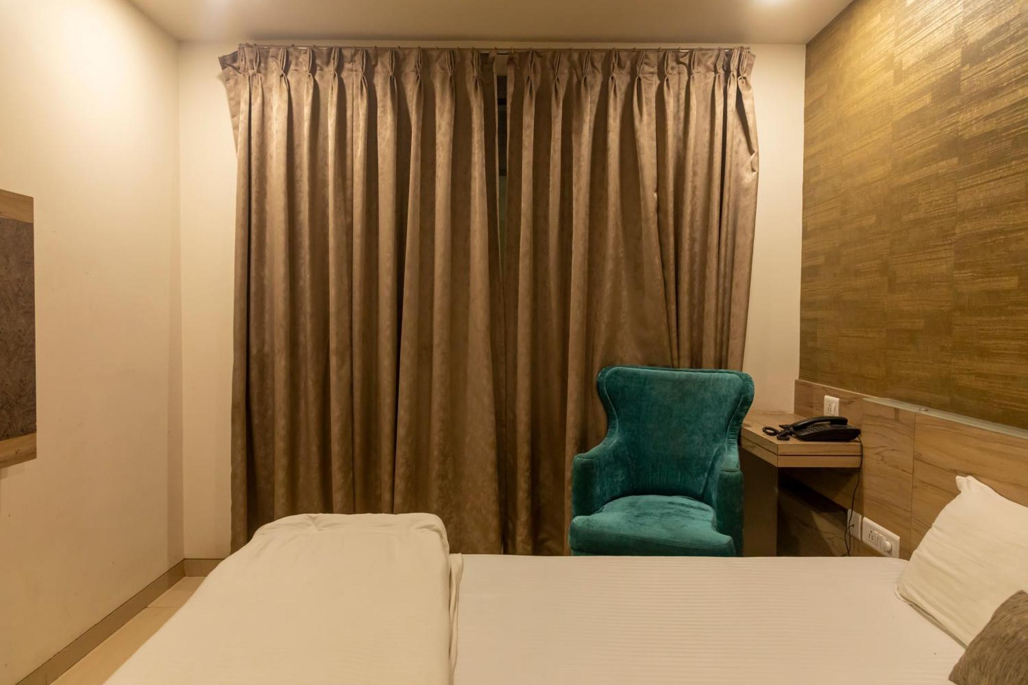 Adarsh Palace Hotel Bhopal Exterior photo