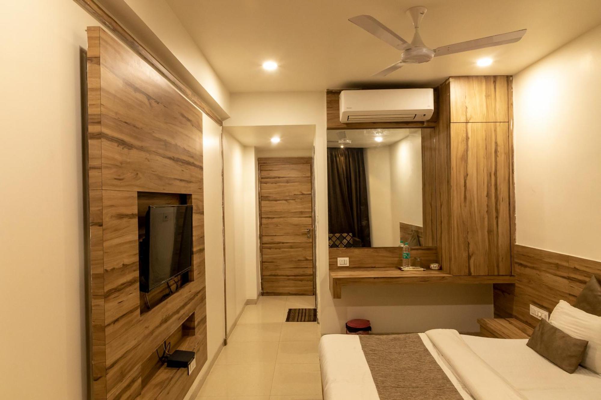 Adarsh Palace Hotel Bhopal Exterior photo