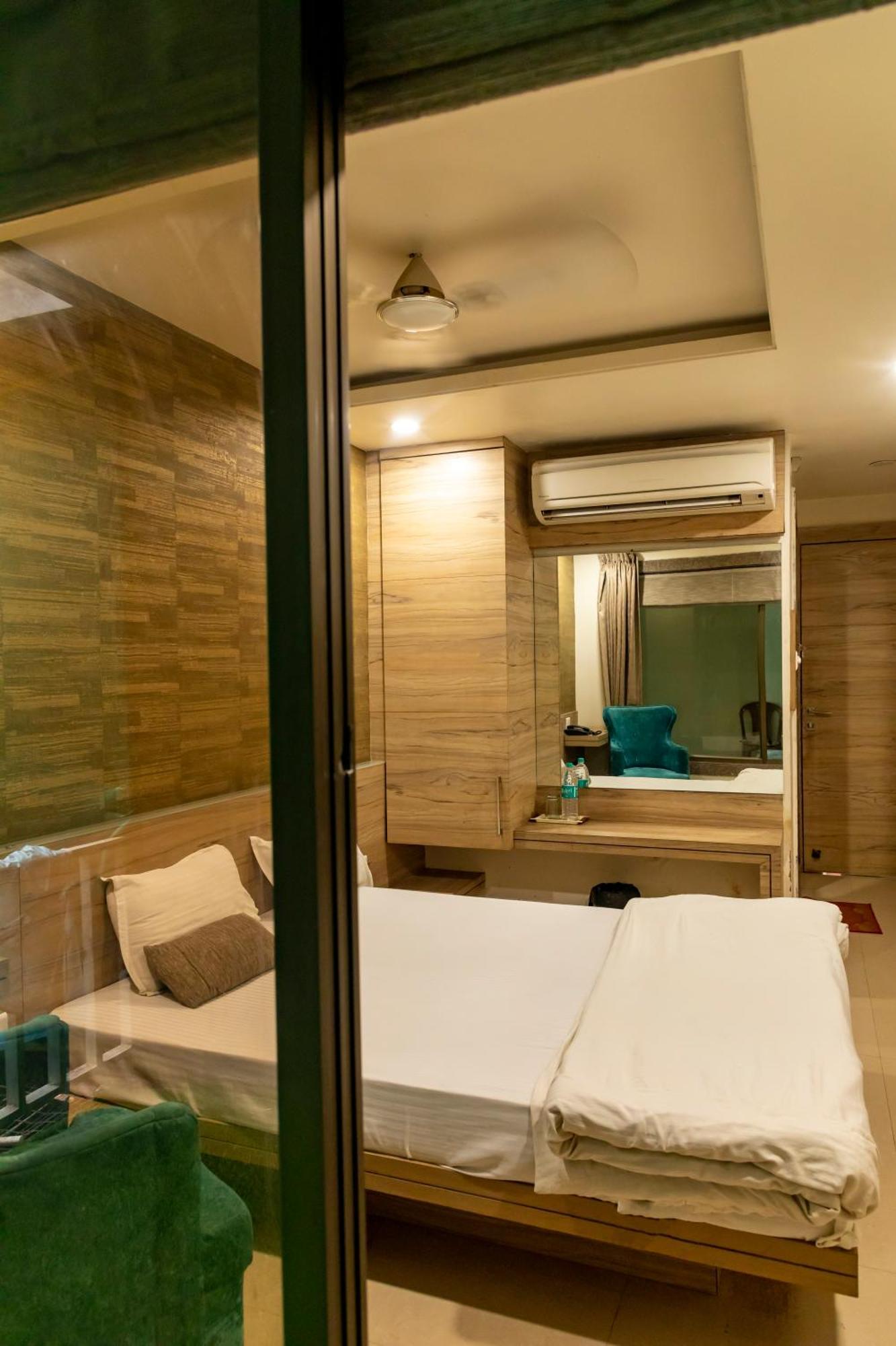 Adarsh Palace Hotel Bhopal Exterior photo