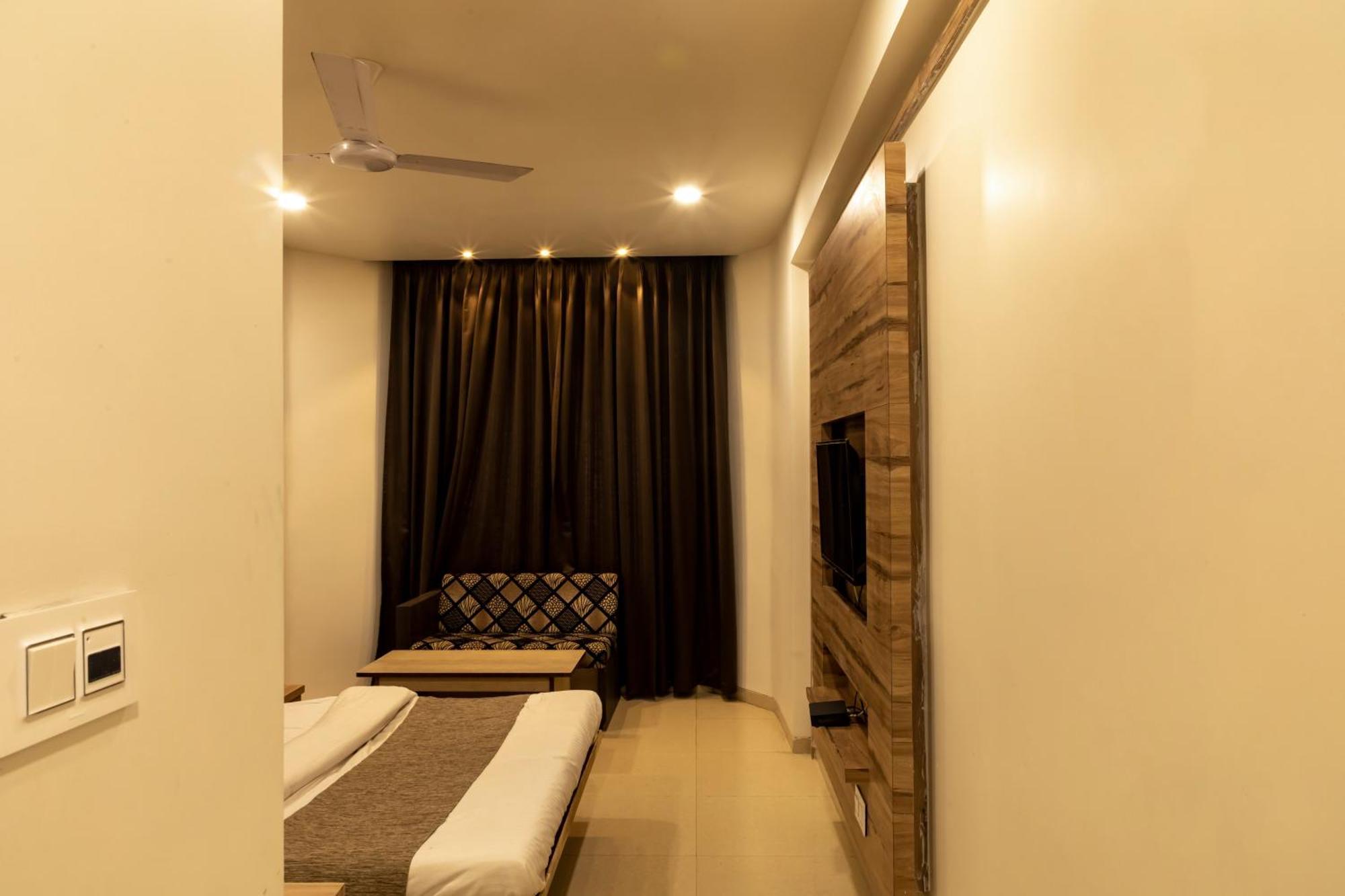 Adarsh Palace Hotel Bhopal Exterior photo