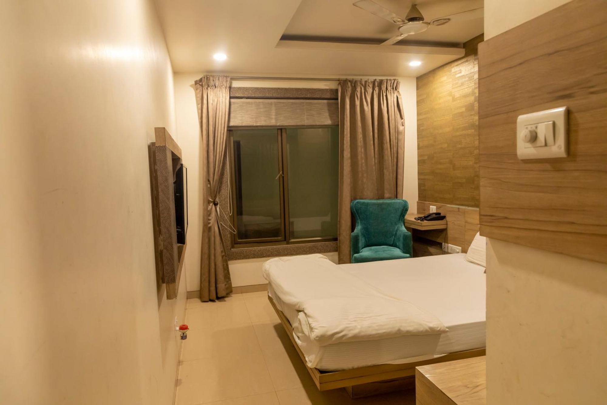 Adarsh Palace Hotel Bhopal Exterior photo